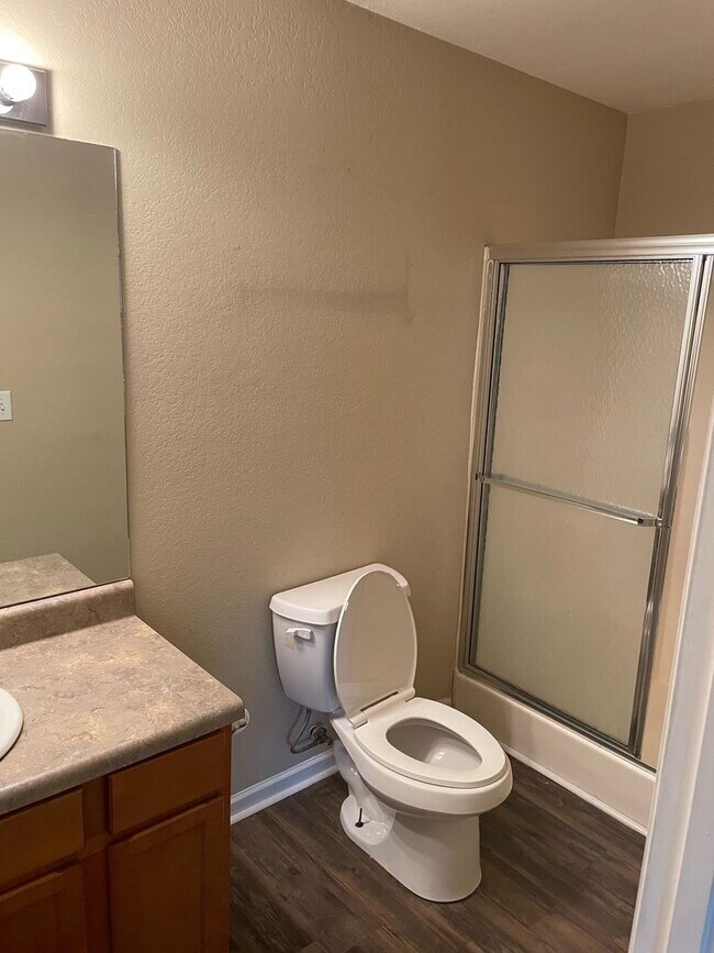 Building Photo - 668 Gardner Dr SE