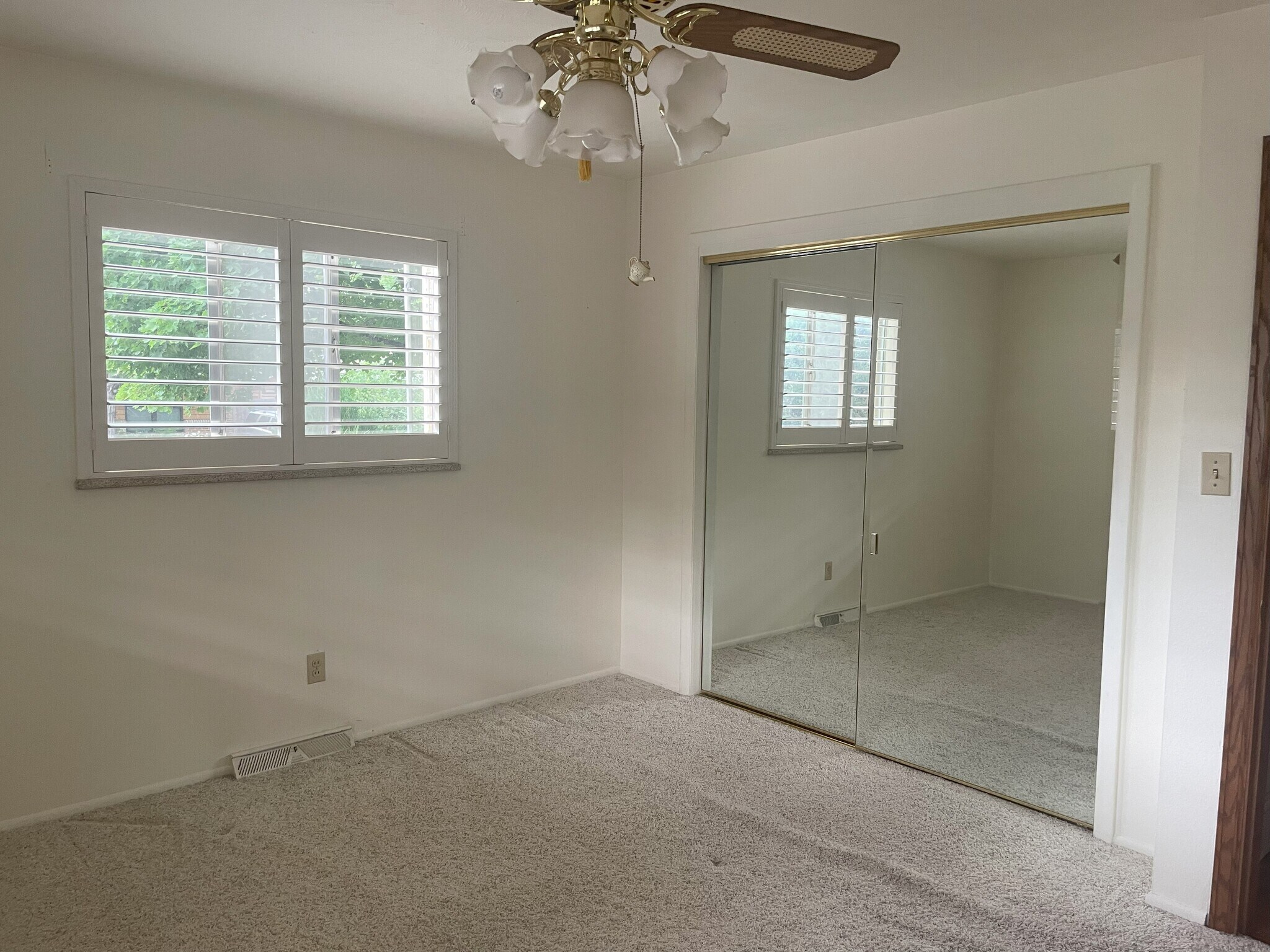 Building Photo - 501 Lois Dr