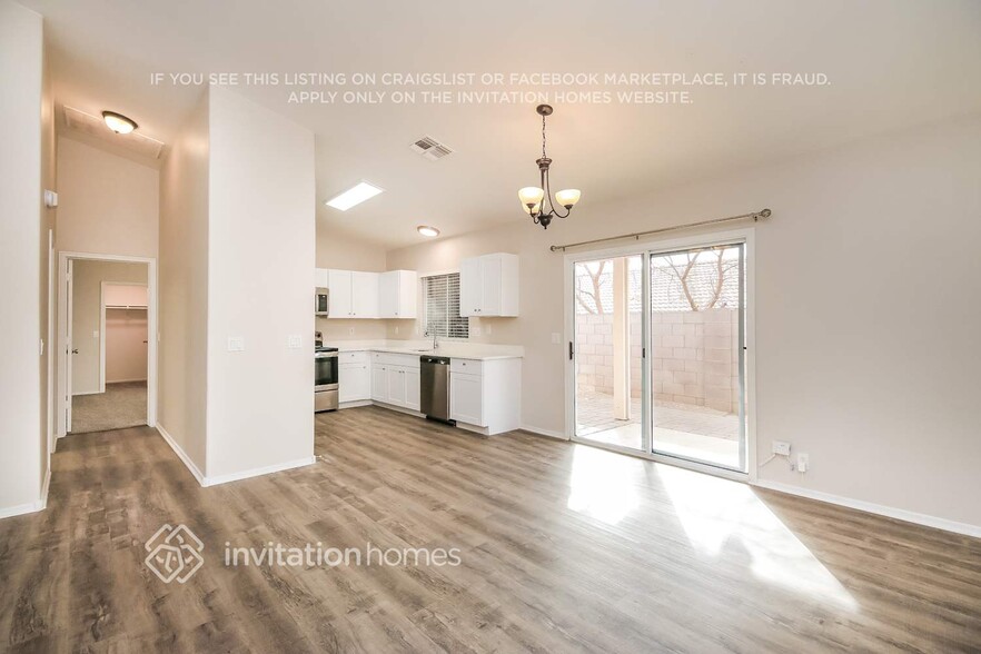 Building Photo - 3316 N St Elias