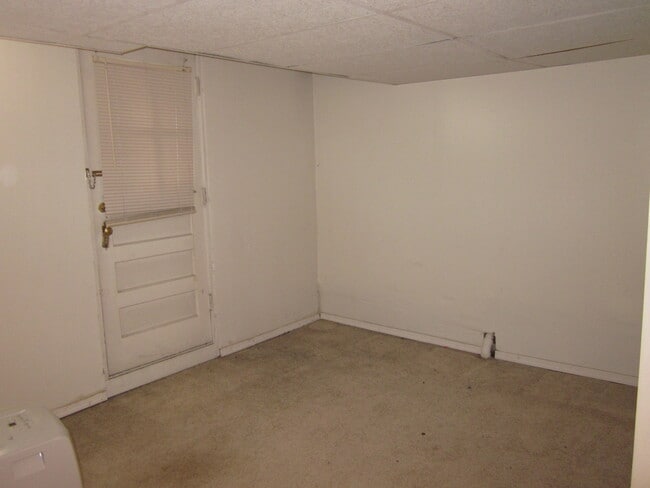 Building Photo - Charming 2 Bedroom/2 Bathroom in Catonsvil...