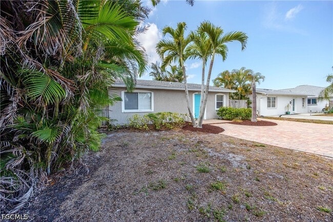 Building Photo - 856 104th Ave N