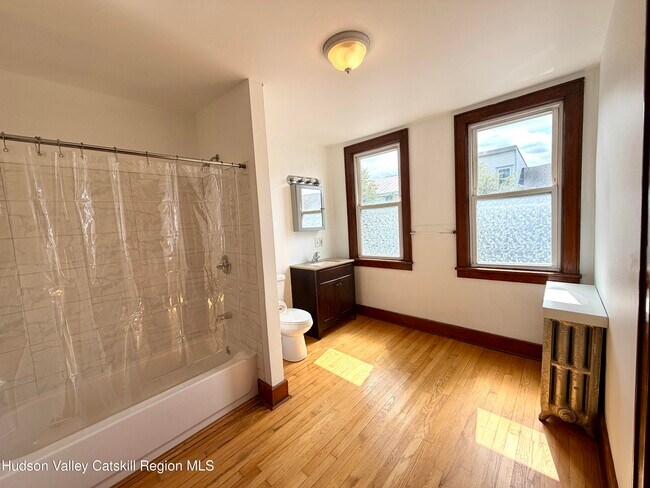 Building Photo - 222 Warren St