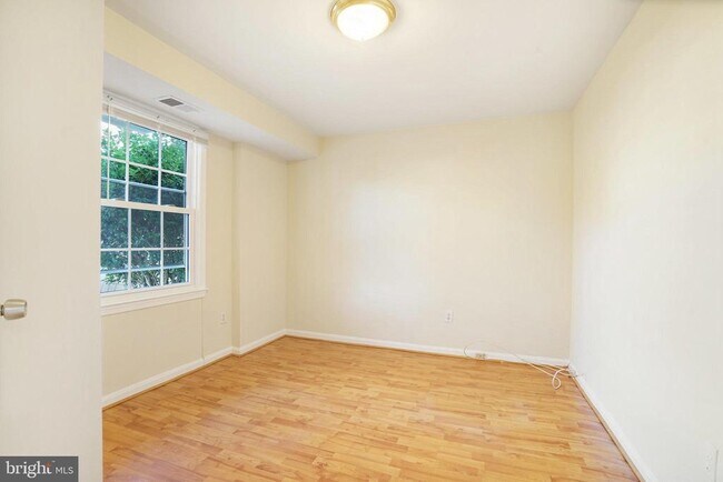 Building Photo - 4339 Cedarlake Ct