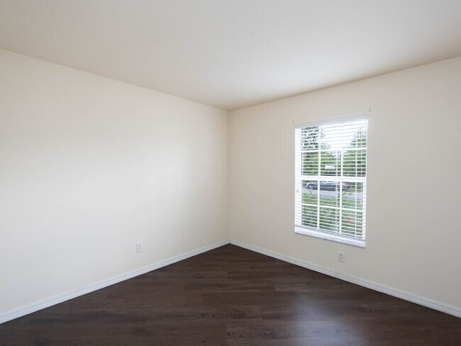 Building Photo - "Freshly Painted 3-Bed  with 2 Baths Home ...