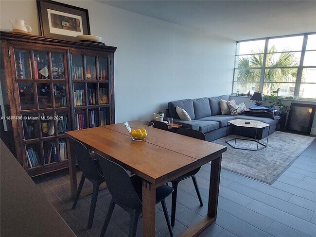 Building Photo - 2741 Taft St