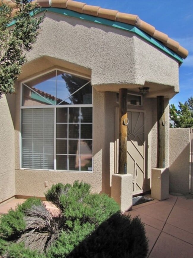 Building Photo - 3BR/2BA/2CG, 1615 sq.ft. home in Sierra Springs subdivision in Sierra Vista, AZ