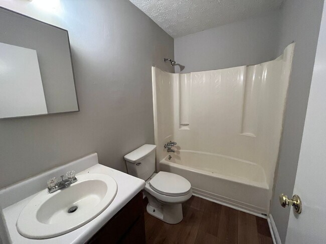 Building Photo - 686/688 Old Summerville Rd