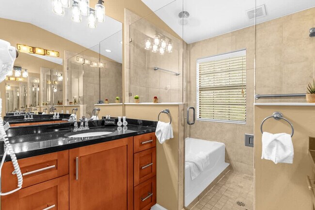 Building Photo - 14590 Damai Ln