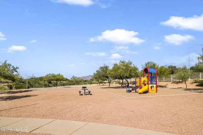 Building Photo - Gorgeous home in Rita Ranch