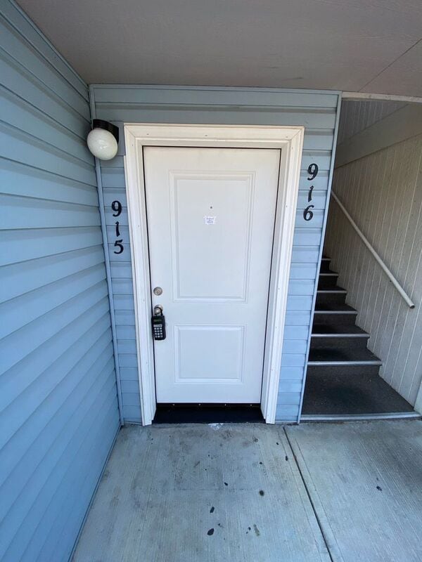 Building Photo - 915 Bryan Ct NE