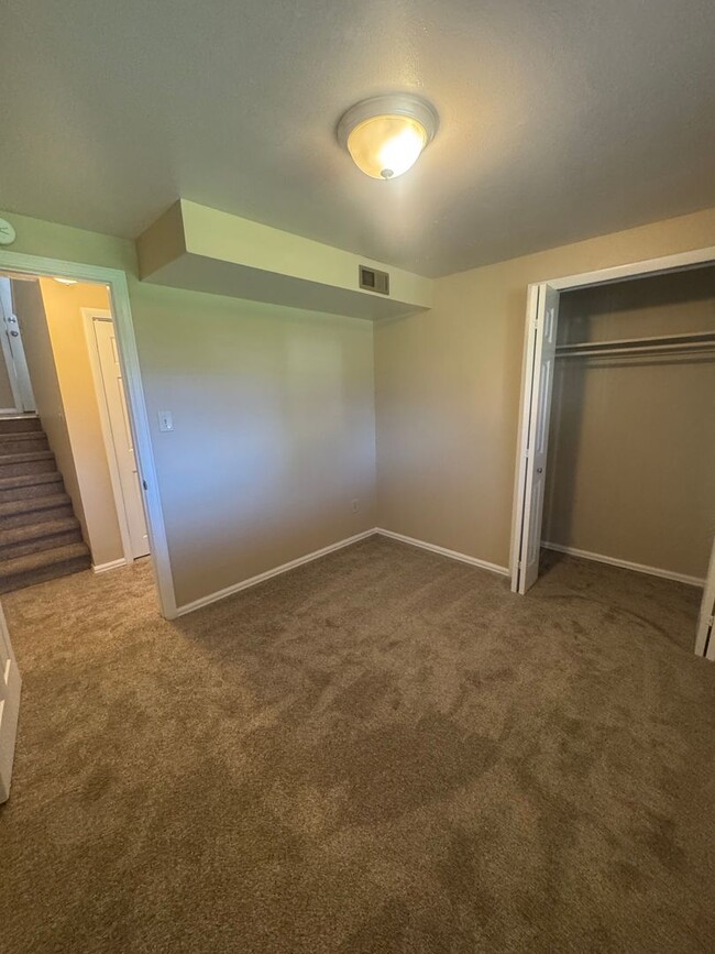 Building Photo - 4 Bedroom Split-Level in Widefield