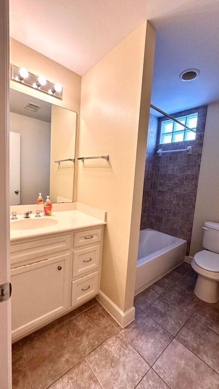 Building Photo - 2710 Hullsmith Dr