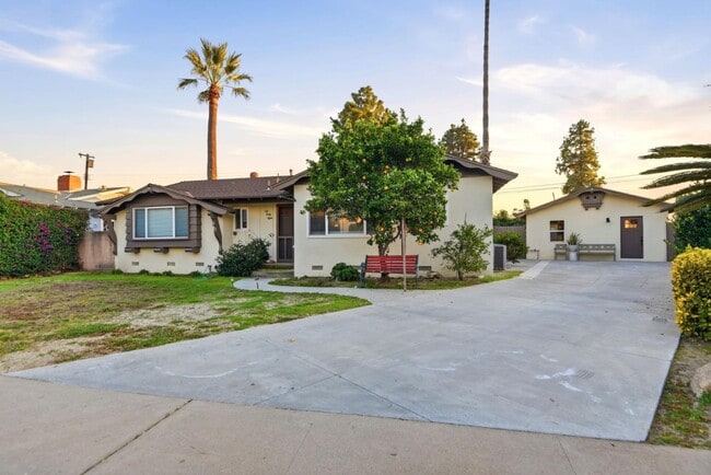 Building Photo - 648 Anita St