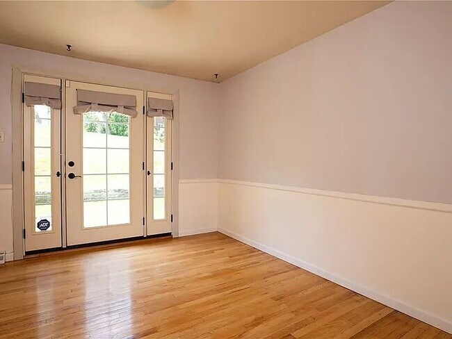 Building Photo - Charming 4-Bed Retreat with Finished Basem...