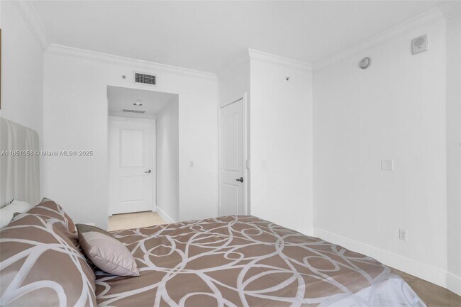 Building Photo - 3101 S Ocean Dr