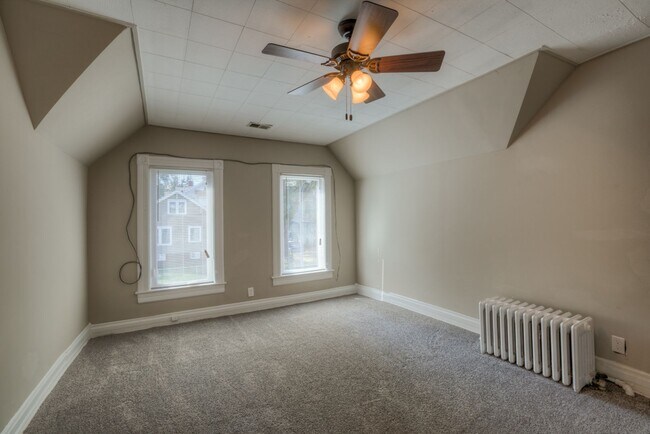 Building Photo - 5 Bedroom 2.5 Bath Midtown Home