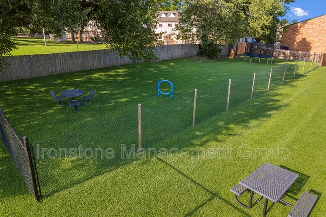 Building Photo - 3165 E 49th St