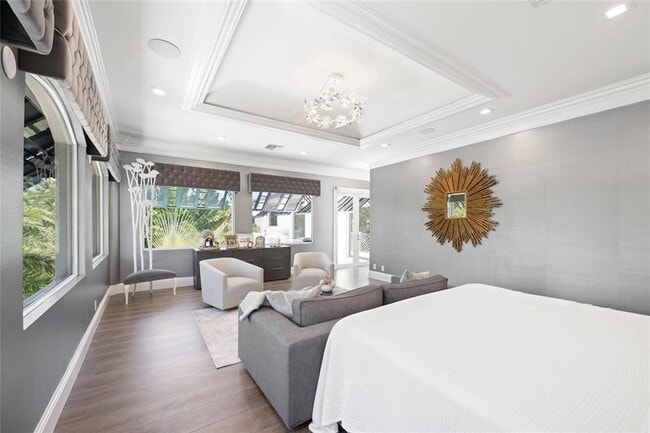 Building Photo - 2307 N Riverside Dr