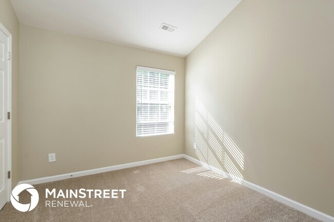 Building Photo - 5892 Village Loop