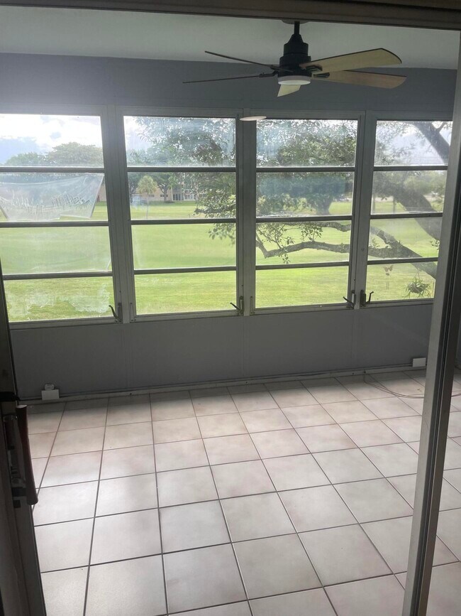 Building Photo - 7827 Golf Cir Dr
