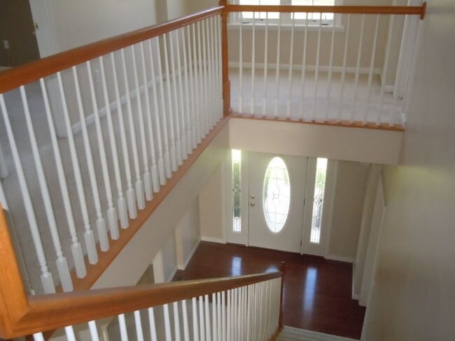 Building Photo - Three Bedroom Executive Home with 2.5 Bath...
