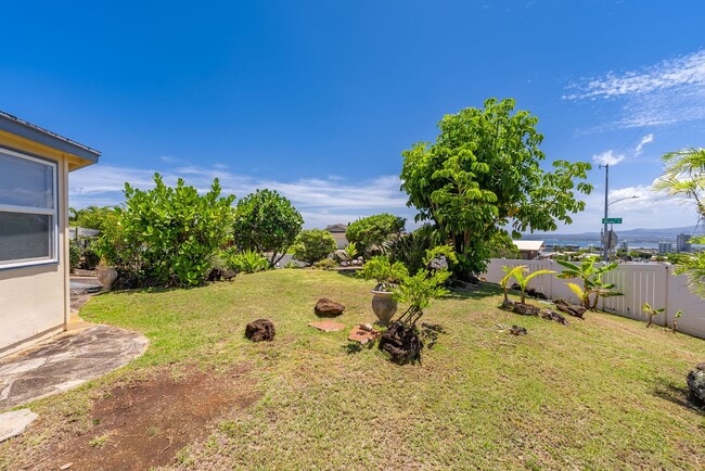 Building Photo - Single Family Home with views of Pearl Har...
