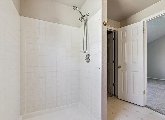 Building Photo - 5341 E 129th Way