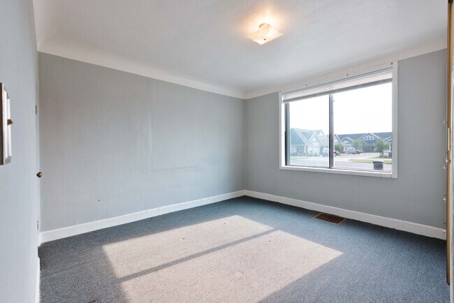 Building Photo - G7UG