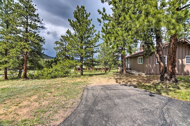 Building Photo - 2334 Carriage Dr