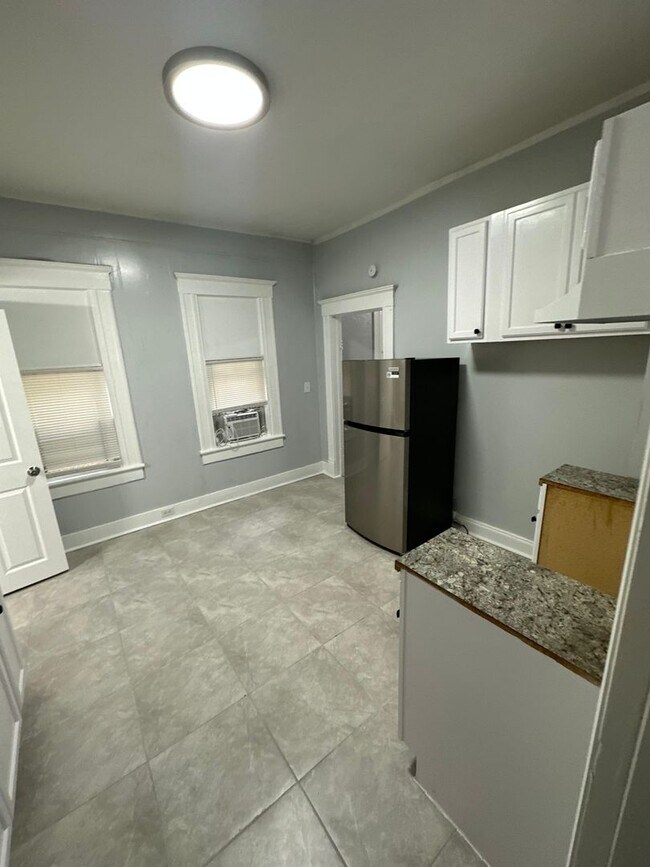Building Photo - Fully Renovated 2/1 -Single Family Available for Immediate Rent!
