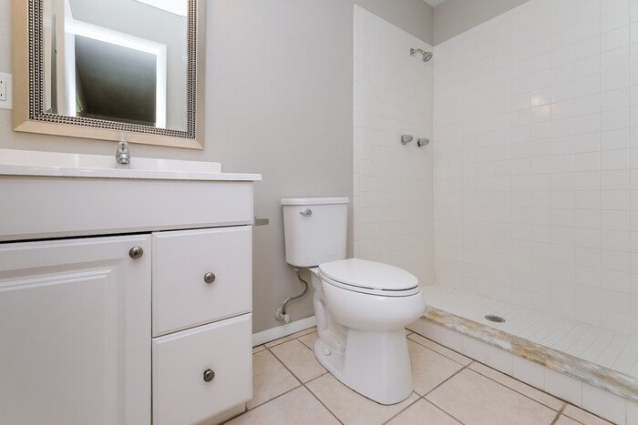 Building Photo - 3407 Groveview Dr