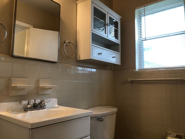 Building Photo - Coming Soon Spacious 3 Bedroom 2 Bath Home in Southwest Fort Worth