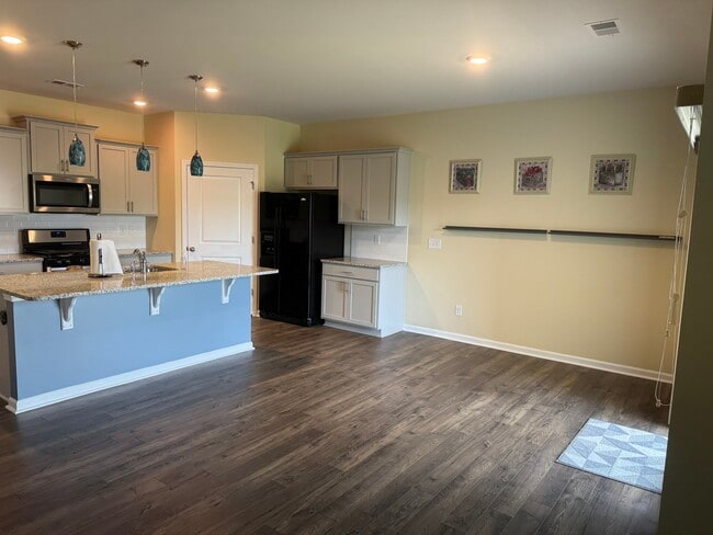 Building Photo - 839 Barlow Ln