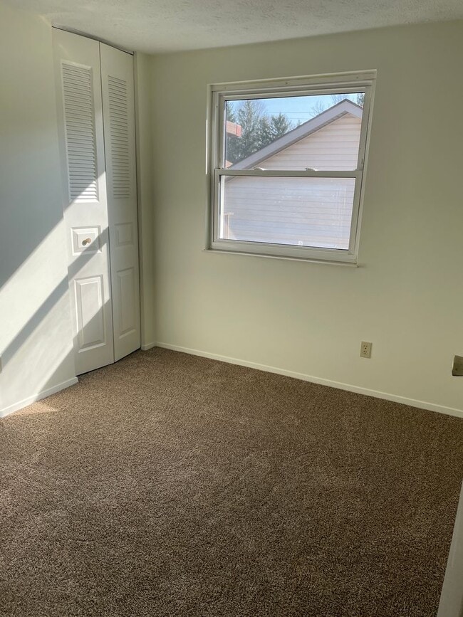 Building Photo - Large, Quiet Home In Englewood (Union) - N...