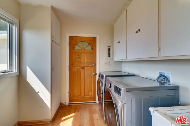 Building Photo - 214 Bellino Dr