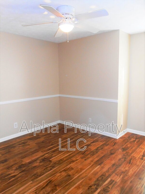 Building Photo - 305 Fairdale Dr