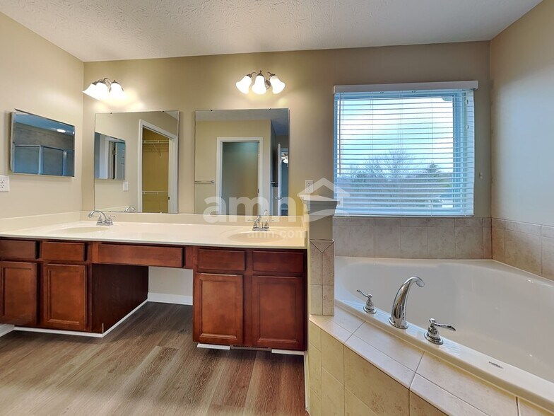 Building Photo - 2106 Prairie Clover Dr