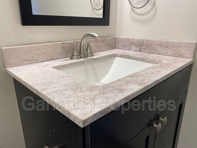 Building Photo - 821 Salem Ave SW