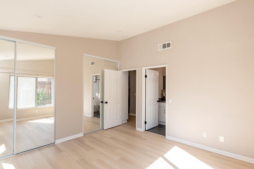 Building Photo - 4034 E Ave R