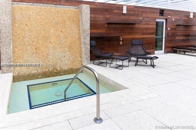 Building Photo - 400 Sunny Isles Blvd