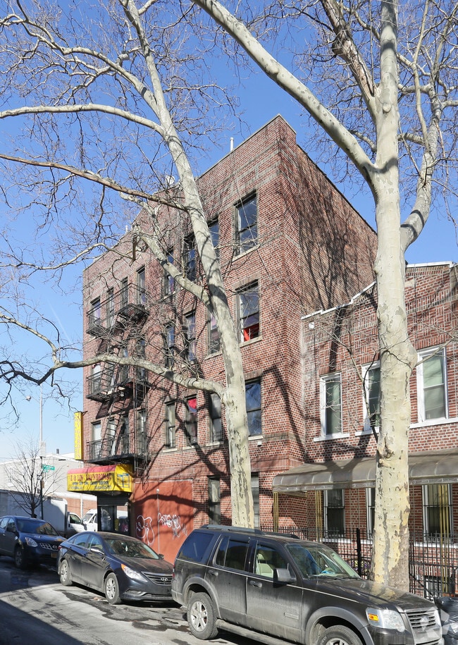 Building Photo - 482 Riverdale Ave