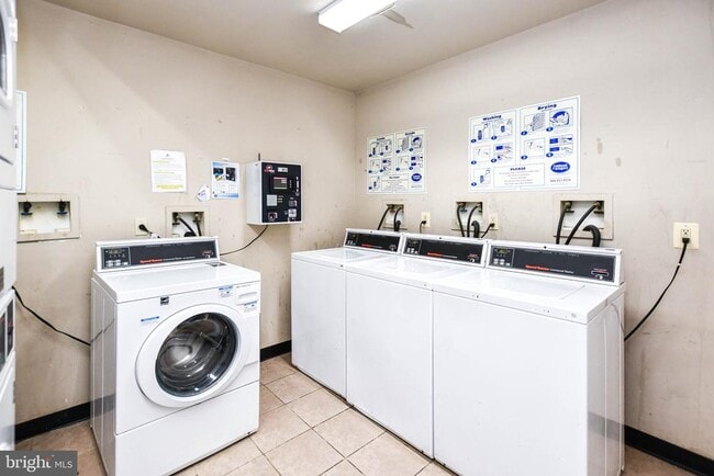 Building Photo - 5005 D St SE