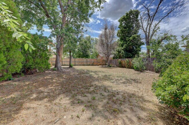 Building Photo - "Spacious 4-Bedroom Home in Denver with 2 Full Baths and Over 2000 sq ft!"