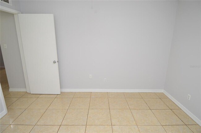 Building Photo - 8643 Mallard Reserve Dr