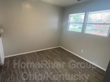 Building Photo - 1234 Hemlock Dr