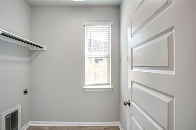 Building Photo - 2801 Stone Branch Dr