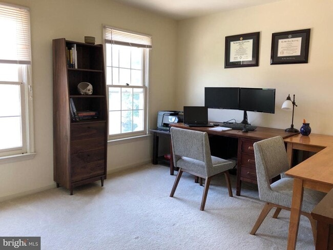 Building Photo - 10926 Bloomingdale Dr