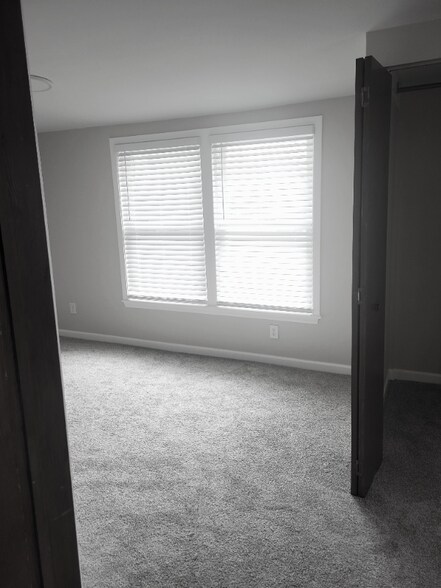 Building Photo - 1935 Cherry Valley Rd