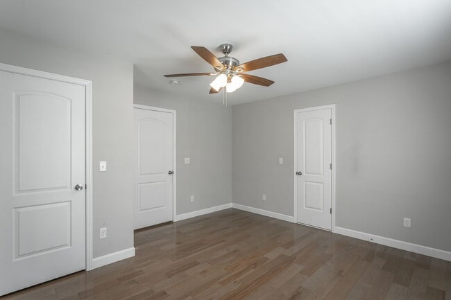 Building Photo - 300 W Ridgewood Ave
