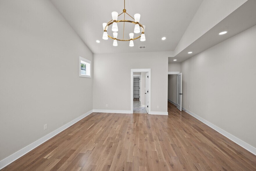 Building Photo - 2521 W Heiman St